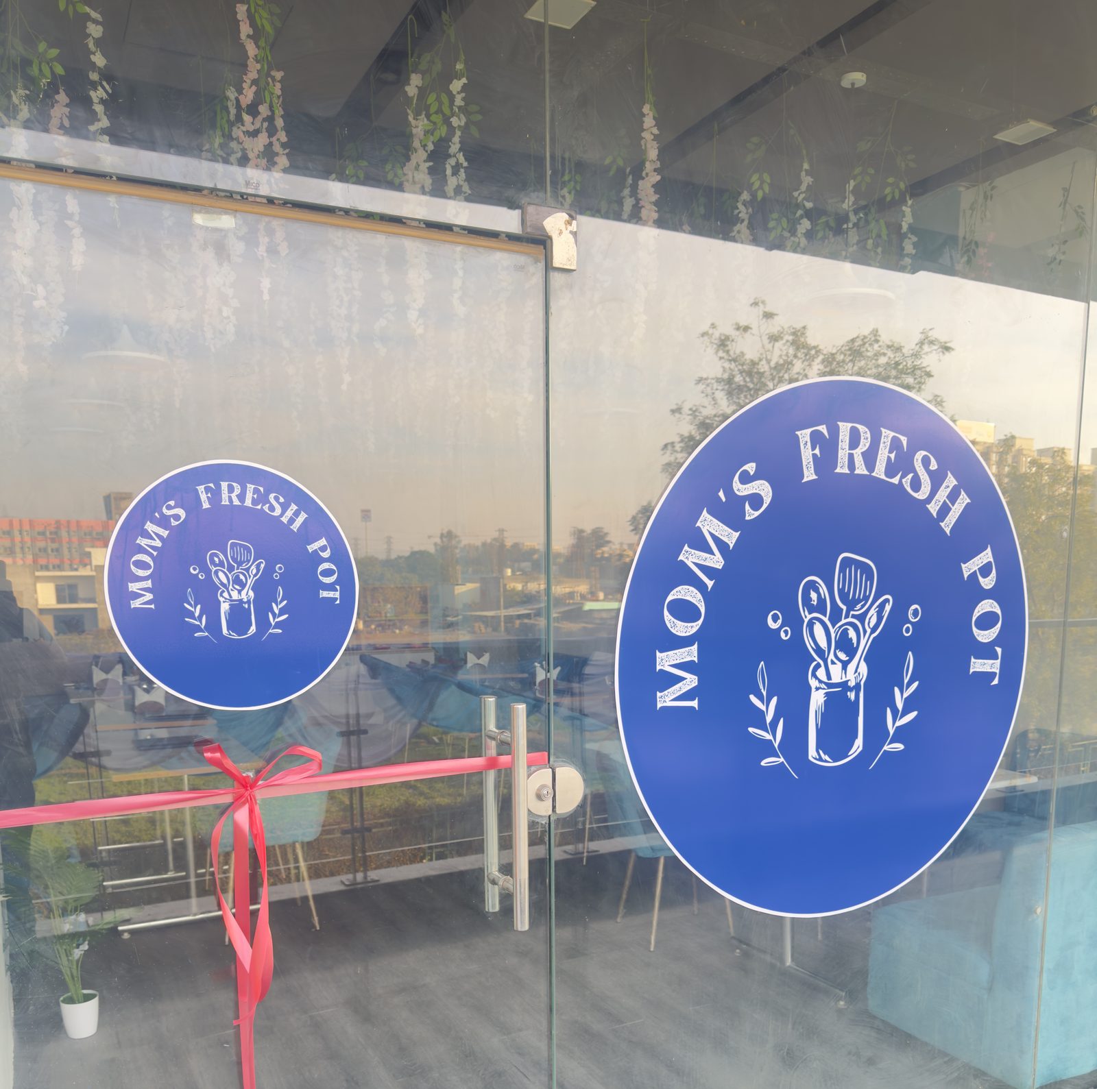 Interior decor at Mom's Fresh Pot pure vegetarian fine dining Sohna